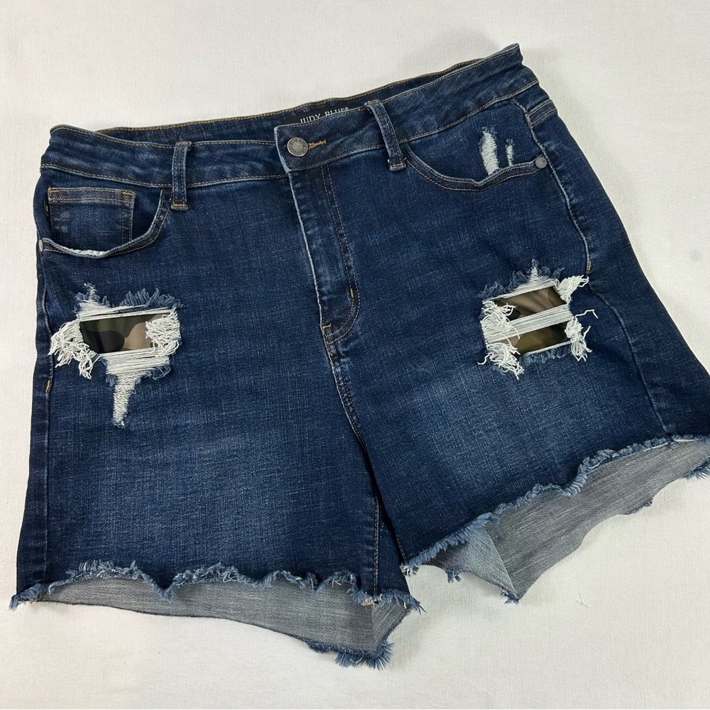 Judy Blue Camo Patch Dark Wash Denim‎ Shorts Stretch Distressed Women’s 1X EUC - Picture 4 of 13